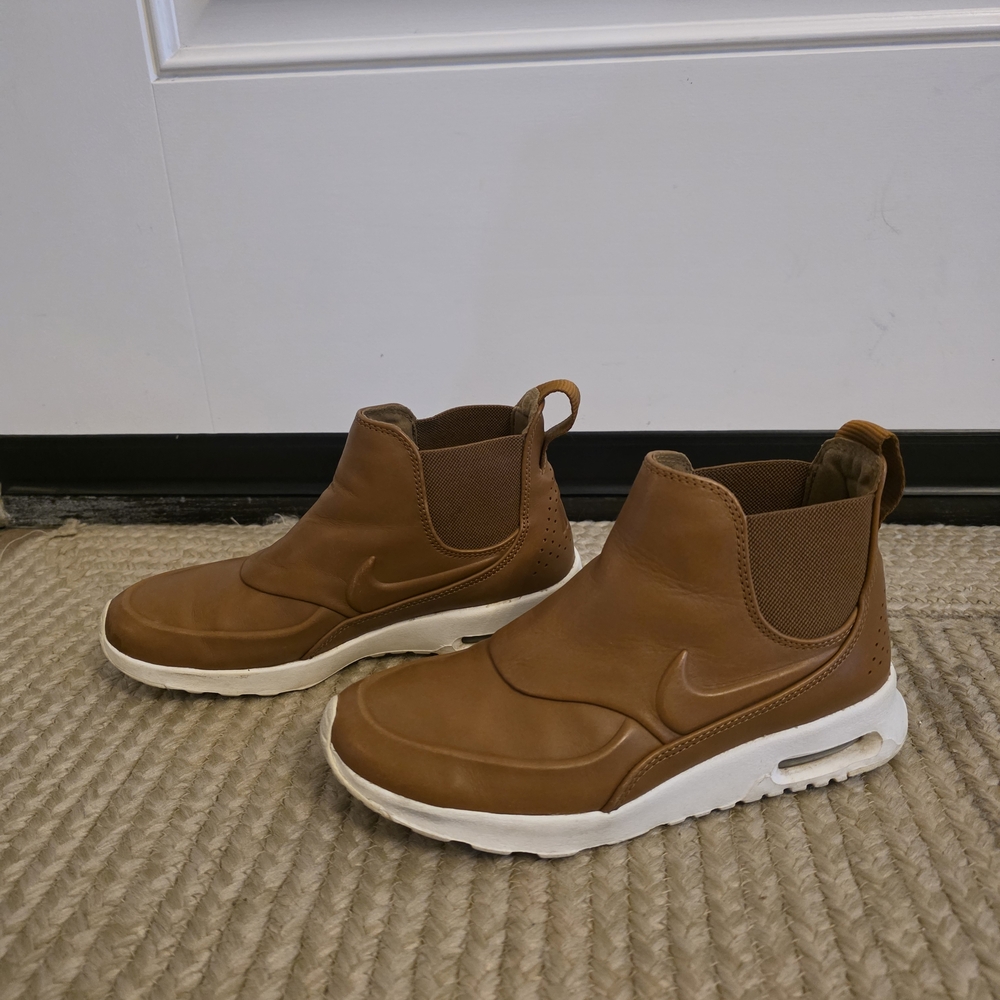 Nike Women's Tan Slip-On Boots Shoes Sz 6